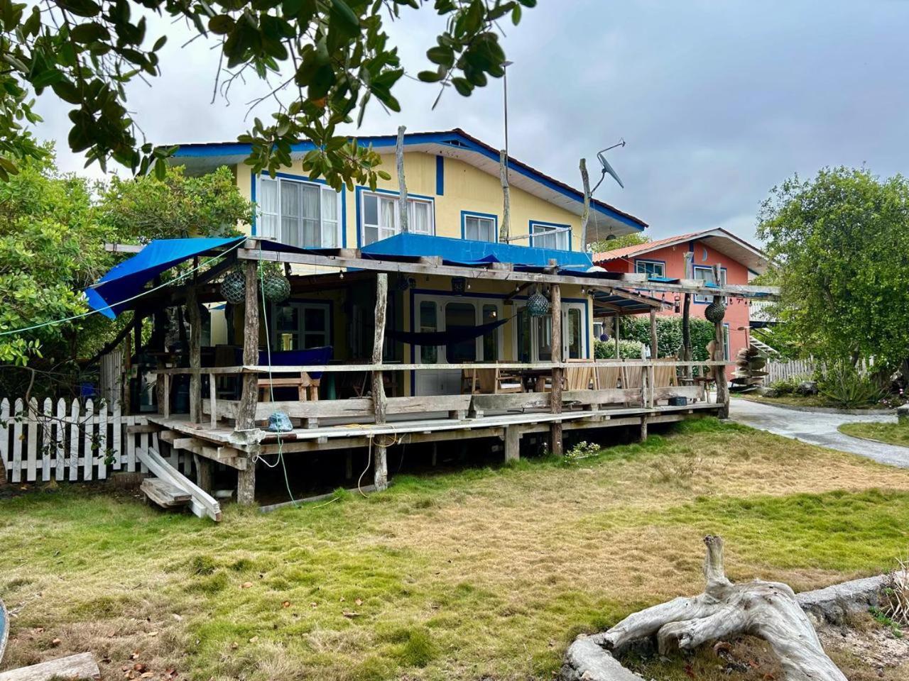 Casa Kubler Acomodação com café da manhã Puerto Ayora  Exterior foto